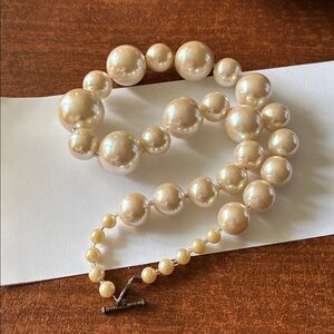 Elegant vintage chunkyCream Pearl Necklace
